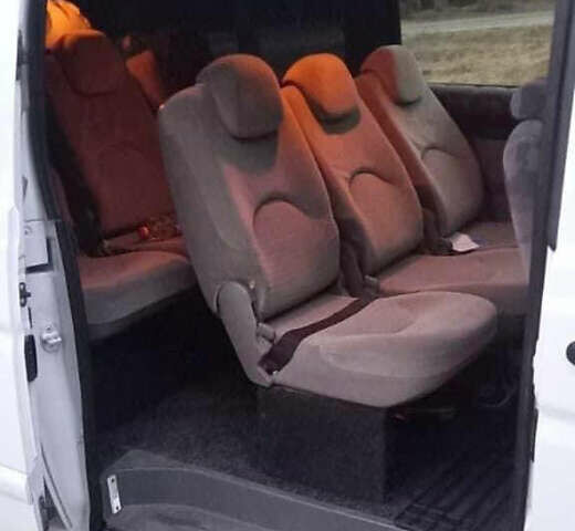 Белый Мерседес Вито, объемом двигателя 2.15 л и пробегом 400 тыс. км за 5700 $, фото 5 на Automoto.ua