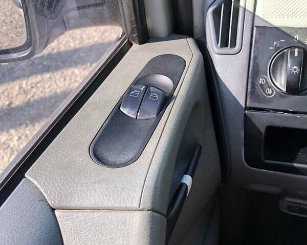 Білий Мерседес Віто, об'ємом двигуна 2.1 л та пробігом 790 тис. км за 5299 $, фото 11 на Automoto.ua