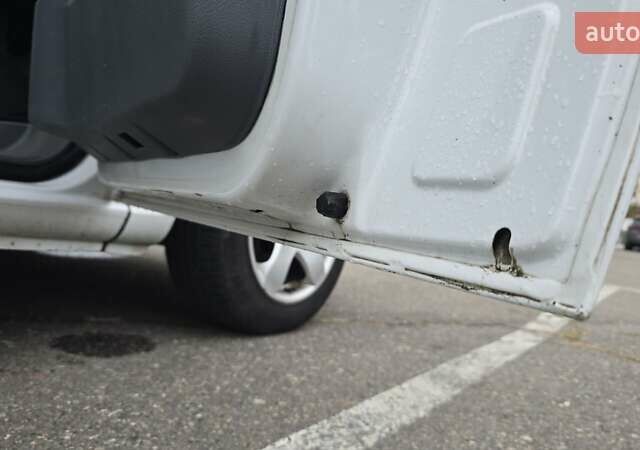 Білий Мерседес Віто, об'ємом двигуна 2.15 л та пробігом 309 тис. км за 7499 $, фото 36 на Automoto.ua