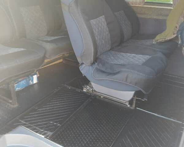 Белый Мерседес Вито, объемом двигателя 2.15 л и пробегом 360 тыс. км за 6500 $, фото 3 на Automoto.ua