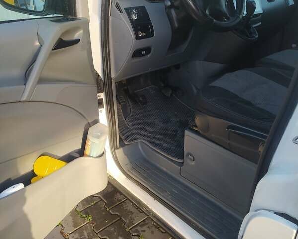 Белый Мерседес Вито, объемом двигателя 2.15 л и пробегом 360 тыс. км за 6500 $, фото 6 на Automoto.ua