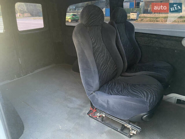 Белый Мерседес Вито, объемом двигателя 2.15 л и пробегом 155 тыс. км за 9500 $, фото 12 на Automoto.ua