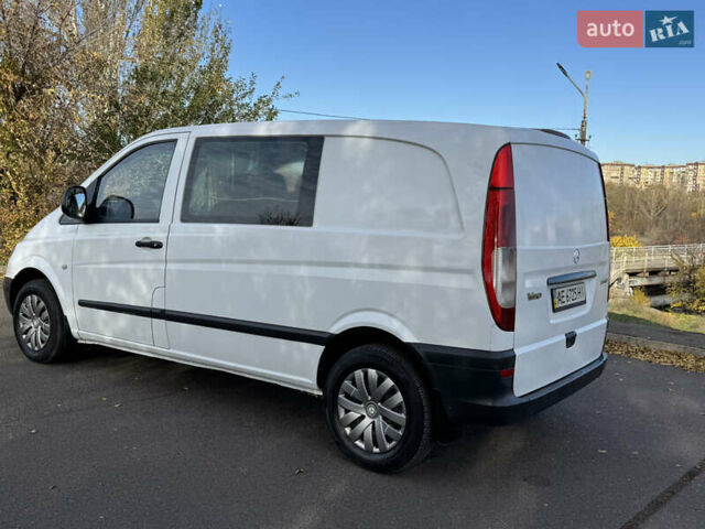 Белый Мерседес Вито, объемом двигателя 2.2 л и пробегом 300 тыс. км за 5900 $, фото 4 на Automoto.ua