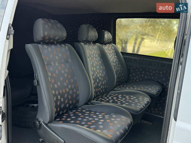 Белый Мерседес Вито, объемом двигателя 2.2 л и пробегом 300 тыс. км за 5900 $, фото 10 на Automoto.ua