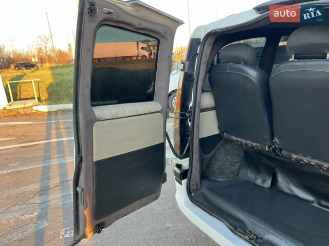 Белый Мерседес Вито, объемом двигателя 2.2 л и пробегом 416 тыс. км за 7450 $, фото 38 на Automoto.ua