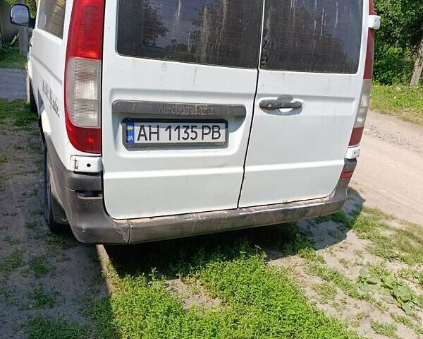 Белый Мерседес Вито, объемом двигателя 2.15 л и пробегом 361 тыс. км за 5300 $, фото 6 на Automoto.ua