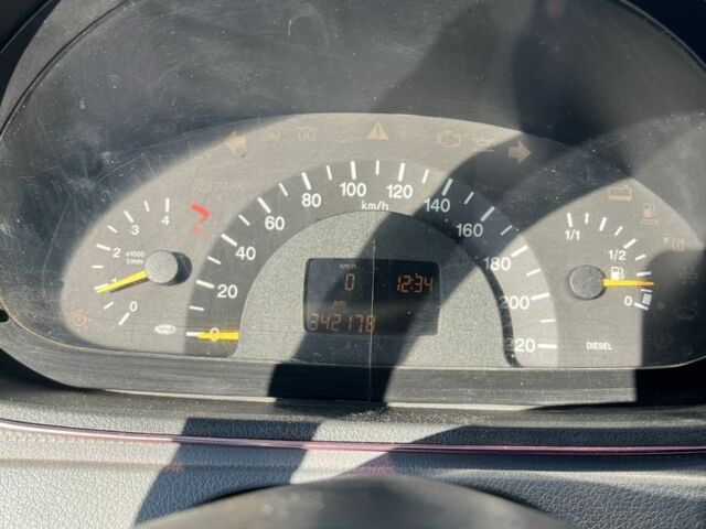 Белый Мерседес Вито, объемом двигателя 2.1 л и пробегом 342 тыс. км за 6200 $, фото 6 на Automoto.ua