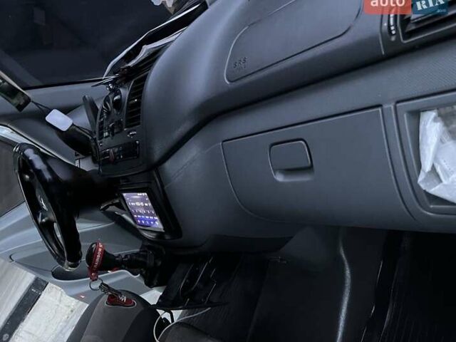 Белый Мерседес Вито, объемом двигателя 2.1 л и пробегом 292 тыс. км за 6700 $, фото 1 на Automoto.ua
