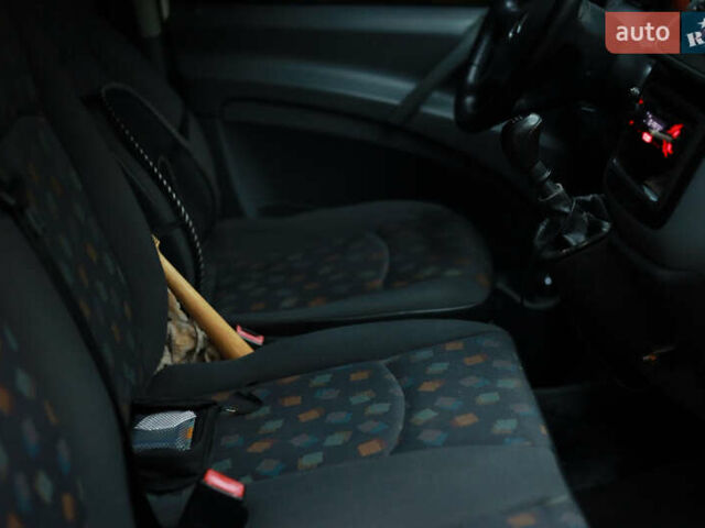 Белый Мерседес Вито, объемом двигателя 2.15 л и пробегом 246 тыс. км за 7299 $, фото 18 на Automoto.ua