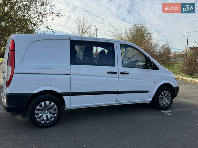 Белый Мерседес Вито, объемом двигателя 2.2 л и пробегом 300 тыс. км за 5900 $, фото 6 на Automoto.ua
