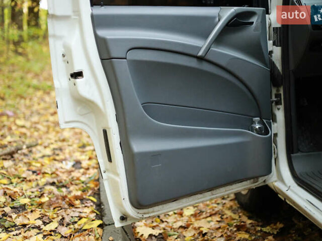 Белый Мерседес Вито, объемом двигателя 2.15 л и пробегом 246 тыс. км за 7299 $, фото 22 на Automoto.ua