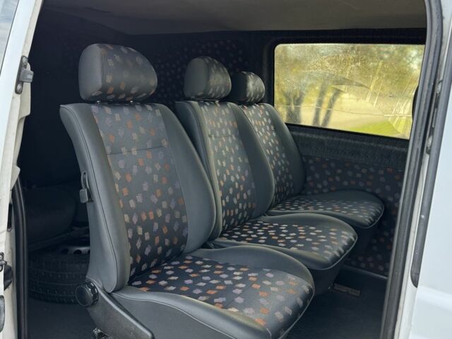 Белый Мерседес Вито, объемом двигателя 2.1 л и пробегом 300 тыс. км за 5900 $, фото 10 на Automoto.ua