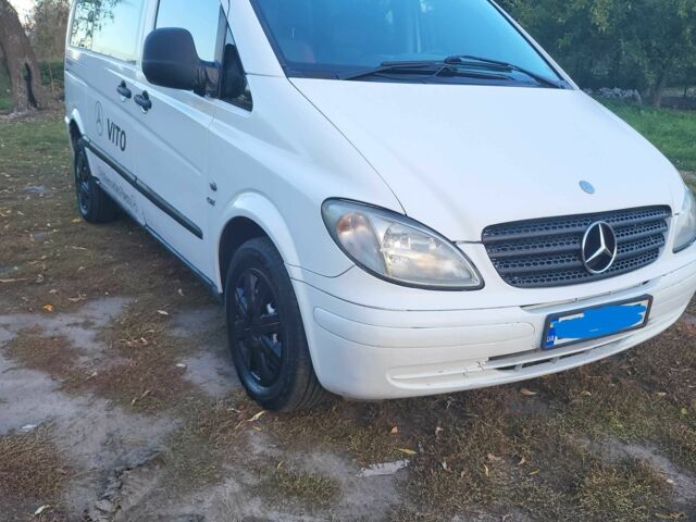 Белый Мерседес Вито, объемом двигателя 2.2 л и пробегом 300 тыс. км за 6200 $, фото 2 на Automoto.ua