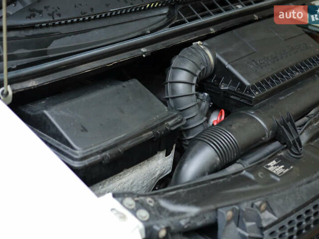 Белый Мерседес Вито, объемом двигателя 2.15 л и пробегом 246 тыс. км за 7299 $, фото 13 на Automoto.ua