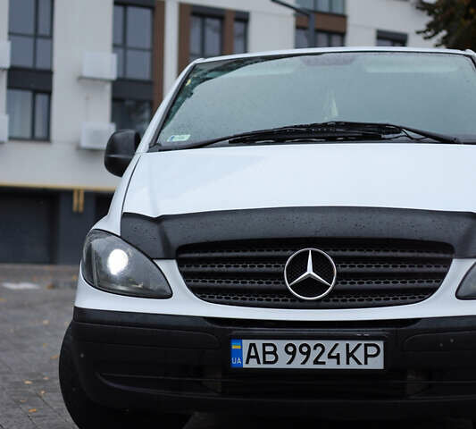 Белый Мерседес Вито, объемом двигателя 2.15 л и пробегом 246 тыс. км за 7299 $, фото 2 на Automoto.ua