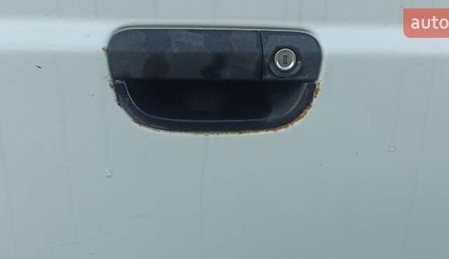 Белый Мерседес Вито, объемом двигателя 2.15 л и пробегом 362 тыс. км за 6250 $, фото 25 на Automoto.ua