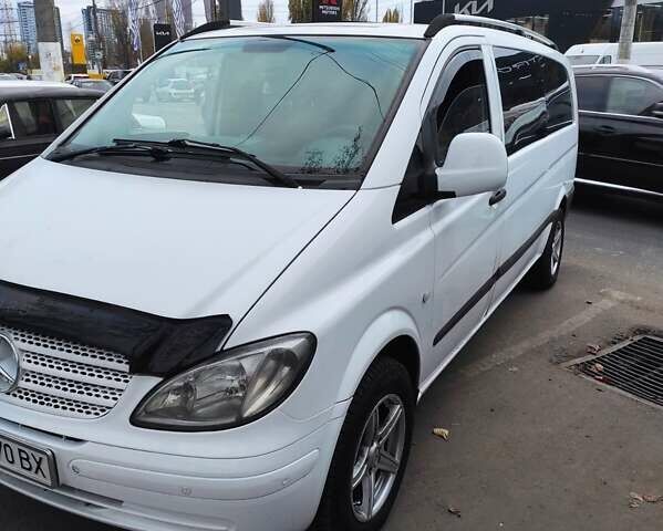 Белый Мерседес Вито, объемом двигателя 2.2 л и пробегом 430 тыс. км за 7000 $, фото 2 на Automoto.ua