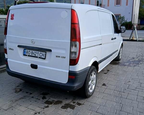 Білий Мерседес Віто, об'ємом двигуна 2.15 л та пробігом 600 тис. км за 3900 $, фото 8 на Automoto.ua