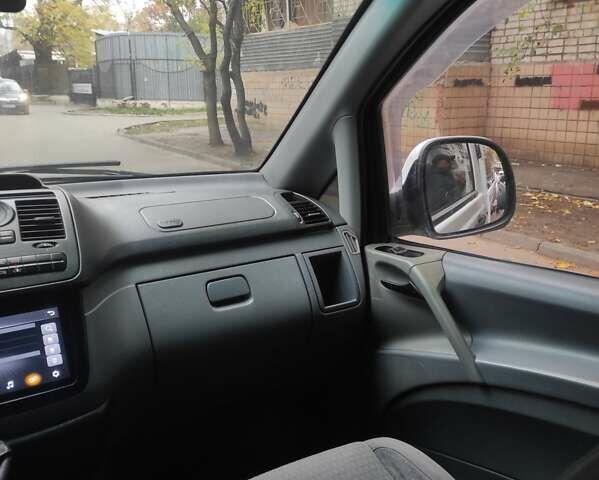 Белый Мерседес Вито, объемом двигателя 2.2 л и пробегом 430 тыс. км за 7000 $, фото 10 на Automoto.ua