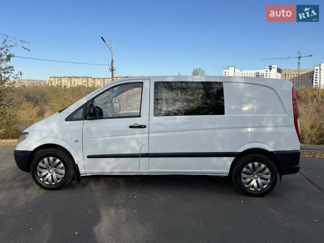 Белый Мерседес Вито, объемом двигателя 2.2 л и пробегом 300 тыс. км за 5900 $, фото 3 на Automoto.ua