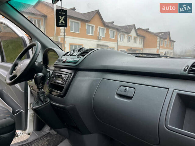 Білий Мерседес Віто, об'ємом двигуна 2.2 л та пробігом 288 тис. км за 7500 $, фото 34 на Automoto.ua