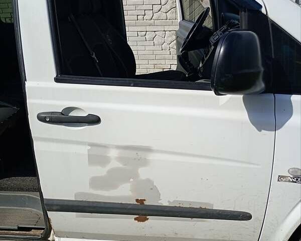 Мерседес Вито 2005 в Александрие на Automoto.ua Белый Мерседес Вито, объемом двигателя 2.15 л и пробегом 251 тыс. км за 6750 $, фото 6 на Automoto.ua