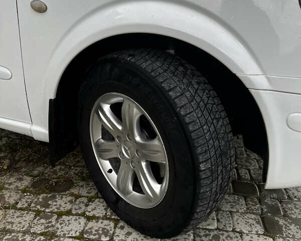 Белый Мерседес Вито, объемом двигателя 2.15 л и пробегом 485 тыс. км за 6700 $, фото 12 на Automoto.ua