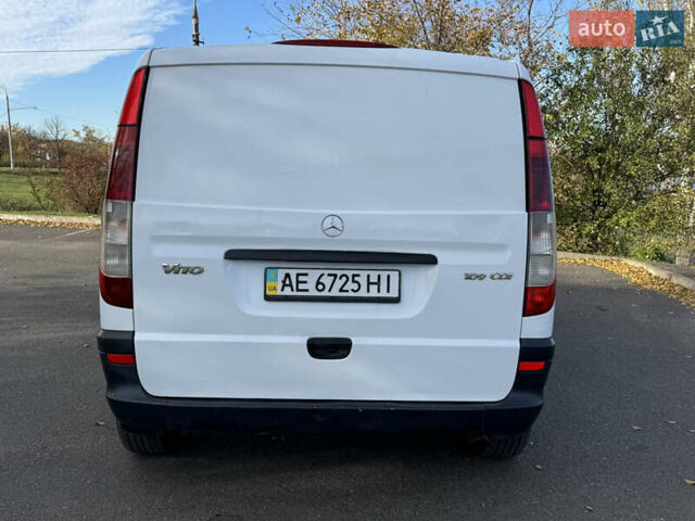 Белый Мерседес Вито, объемом двигателя 2.2 л и пробегом 300 тыс. км за 5900 $, фото 5 на Automoto.ua