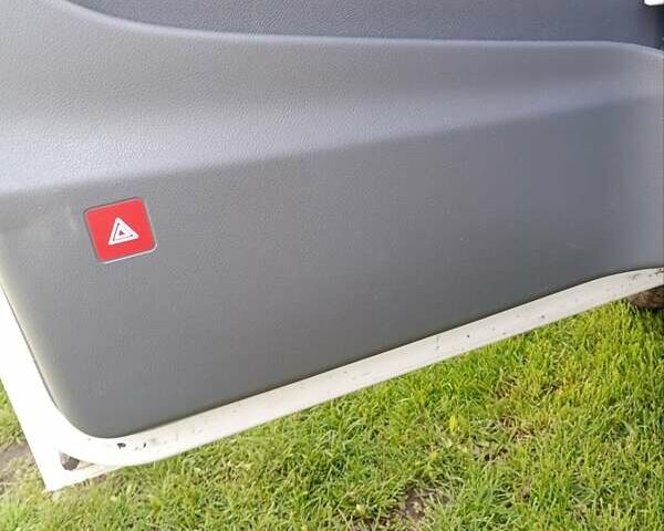 Мерседес Вито 2005 в Александрие на Automoto.ua Белый Мерседес Вито, объемом двигателя 2.15 л и пробегом 251 тыс. км за 6750 $, фото 1 на Automoto.ua