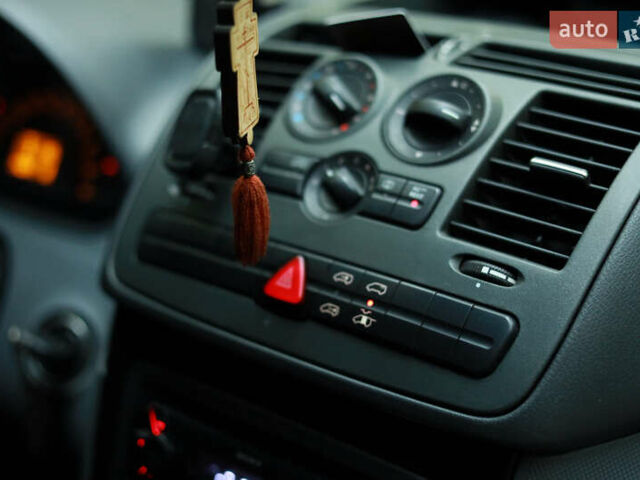 Белый Мерседес Вито, объемом двигателя 2.15 л и пробегом 246 тыс. км за 7299 $, фото 15 на Automoto.ua