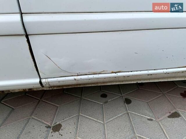 Белый Мерседес Вито, объемом двигателя 2.15 л и пробегом 324 тыс. км за 6900 $, фото 21 на Automoto.ua