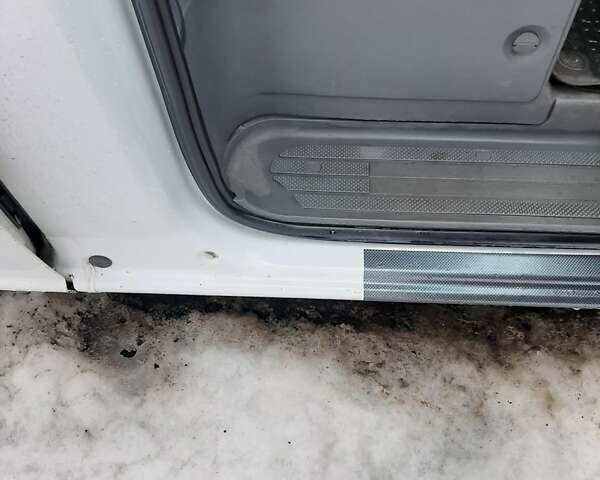 Білий Мерседес Віто, об'ємом двигуна 2.2 л та пробігом 415 тис. км за 7500 $, фото 8 на Automoto.ua