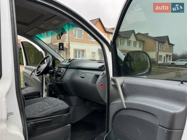 Білий Мерседес Віто, об'ємом двигуна 2.2 л та пробігом 288 тис. км за 7500 $, фото 35 на Automoto.ua