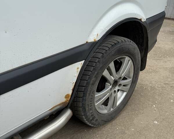 Белый Мерседес Вито, объемом двигателя 2.15 л и пробегом 323 тыс. км за 5200 $, фото 8 на Automoto.ua