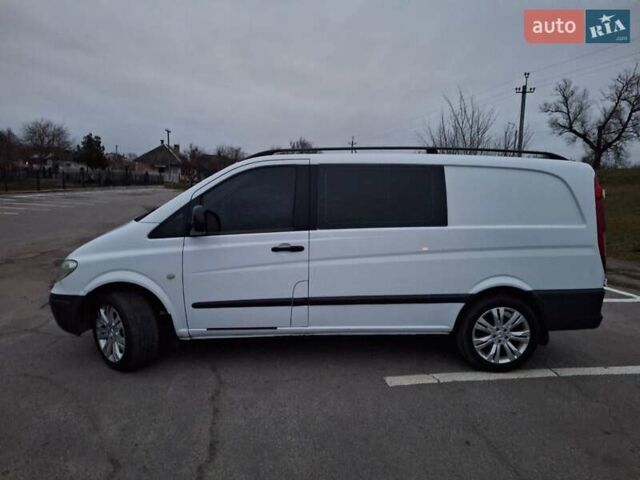 Белый Мерседес Вито, объемом двигателя 2.2 л и пробегом 394 тыс. км за 8000 $, фото 3 на Automoto.ua