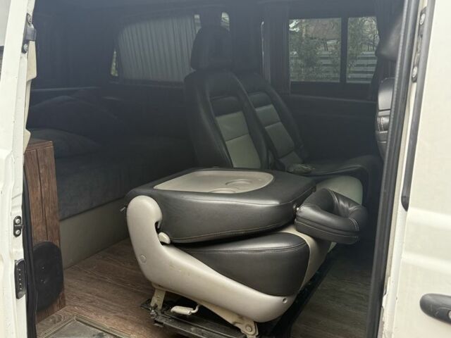 Белый Мерседес Вито, объемом двигателя 2.1 л и пробегом 270 тыс. км за 8300 $, фото 2 на Automoto.ua