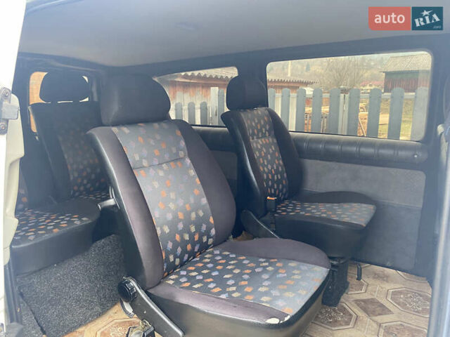 Белый Мерседес Вито, объемом двигателя 2.15 л и пробегом 198 тыс. км за 6800 $, фото 2 на Automoto.ua