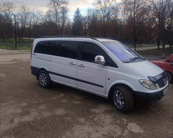 Белый Мерседес Вито, объемом двигателя 2.2 л и пробегом 354 тыс. км за 10500 $, фото 3 на Automoto.ua