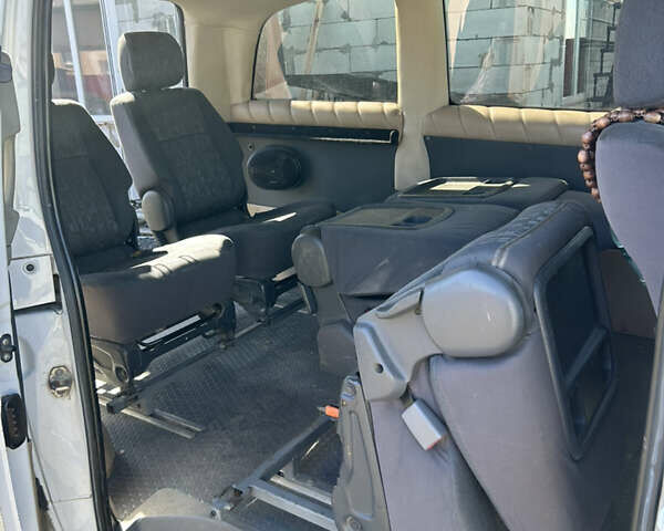 Белый Мерседес Вито, объемом двигателя 2.15 л и пробегом 461 тыс. км за 5700 $, фото 9 на Automoto.ua