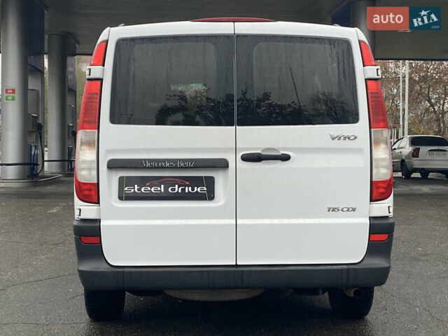 Белый Мерседес Вито, объемом двигателя 2.15 л и пробегом 263 тыс. км за 7499 $, фото 4 на Automoto.ua