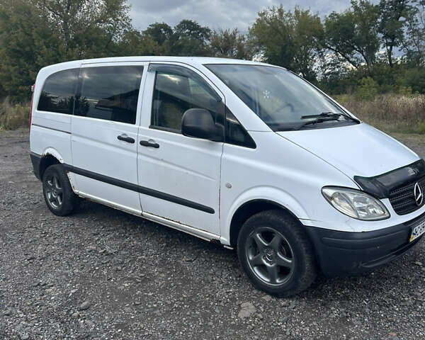 Белый Мерседес Вито, объемом двигателя 2.15 л и пробегом 461 тыс. км за 5700 $, фото 1 на Automoto.ua