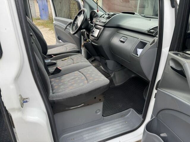 Белый Мерседес Вито, объемом двигателя 2.2 л и пробегом 237 тыс. км за 6800 $, фото 4 на Automoto.ua