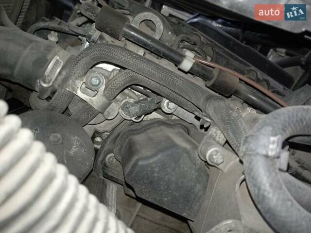 Белый Мерседес Вито, объемом двигателя 2.15 л и пробегом 350 тыс. км за 7500 $, фото 9 на Automoto.ua