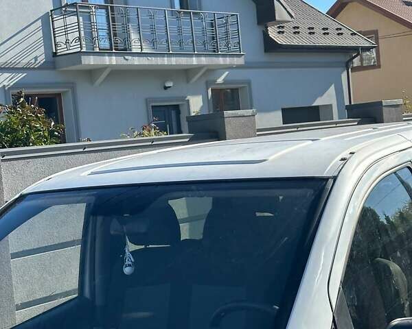 Белый Мерседес Вито, объемом двигателя 2.15 л и пробегом 421 тыс. км за 7200 $, фото 6 на Automoto.ua