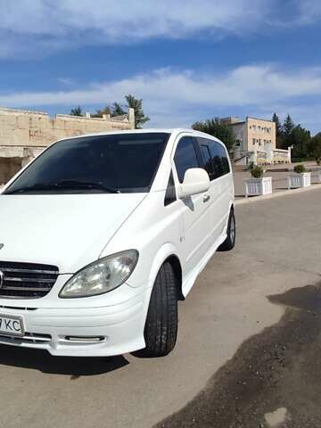 Белый Мерседес Вито, объемом двигателя 2.15 л и пробегом 353 тыс. км за 8600 $, фото 1 на Automoto.ua