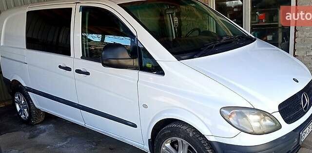Белый Мерседес Вито, объемом двигателя 2.1 л и пробегом 385 тыс. км за 5600 $, фото 2 на Automoto.ua