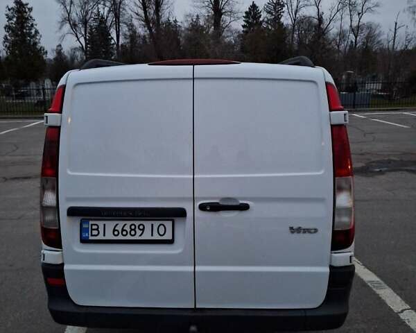 Белый Мерседес Вито, объемом двигателя 2.2 л и пробегом 394 тыс. км за 8000 $, фото 5 на Automoto.ua