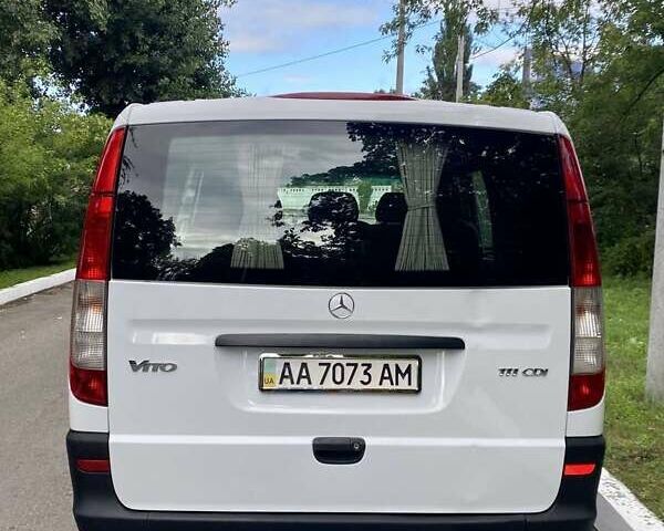 Белый Мерседес Вито, объемом двигателя 2.2 л и пробегом 420 тыс. км за 7800 $, фото 1 на Automoto.ua