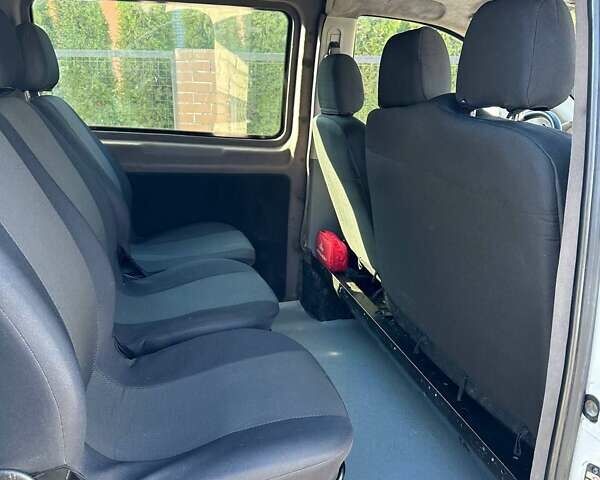 Белый Мерседес Вито, объемом двигателя 2.15 л и пробегом 421 тыс. км за 7200 $, фото 46 на Automoto.ua