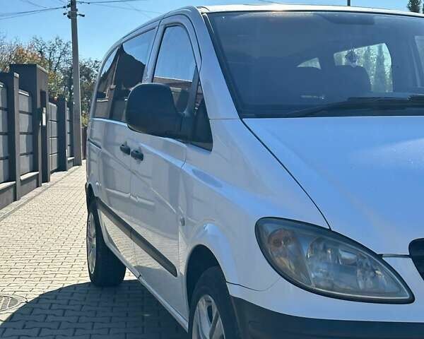 Белый Мерседес Вито, объемом двигателя 2.15 л и пробегом 421 тыс. км за 7200 $, фото 4 на Automoto.ua